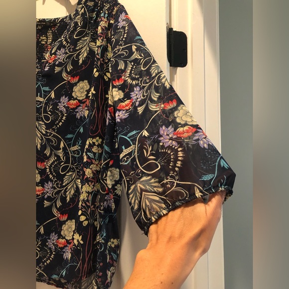 Fun 2 Fun size L Blouse stitch fix - Picture 3 of 4